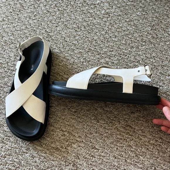 Pull&Bear crossover sandals in white - Picture 5 of 5